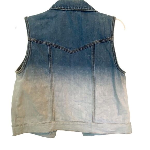 Forever 21 Blue Premium Denim Vest Jacket Size Small Two-Tone Jean Detail Trendy - Picture 5 of 5